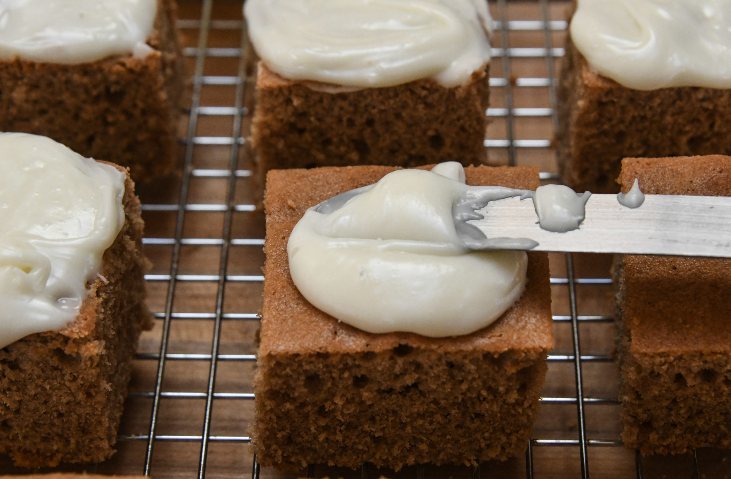 icing the espresso cake