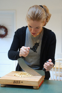 Chopping almonds with a mezzaluna, wearing the T-shirt of my buddy Thomas Kat