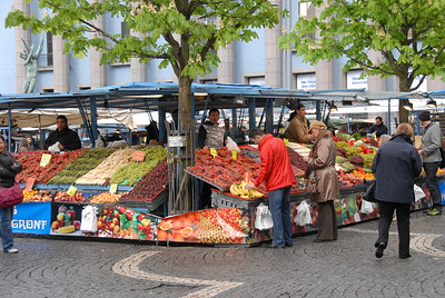 Outdoor fruit market at Hotorgshallen