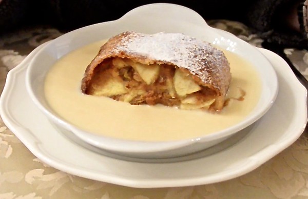 apple strudel with creme anglaise