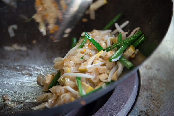 Stir-frying pad Thai